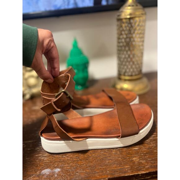 Mia Ellen Leather Platform Casual Sandal Cognac Rubber sole Buckle Closure 7 - Picture 2 of 8